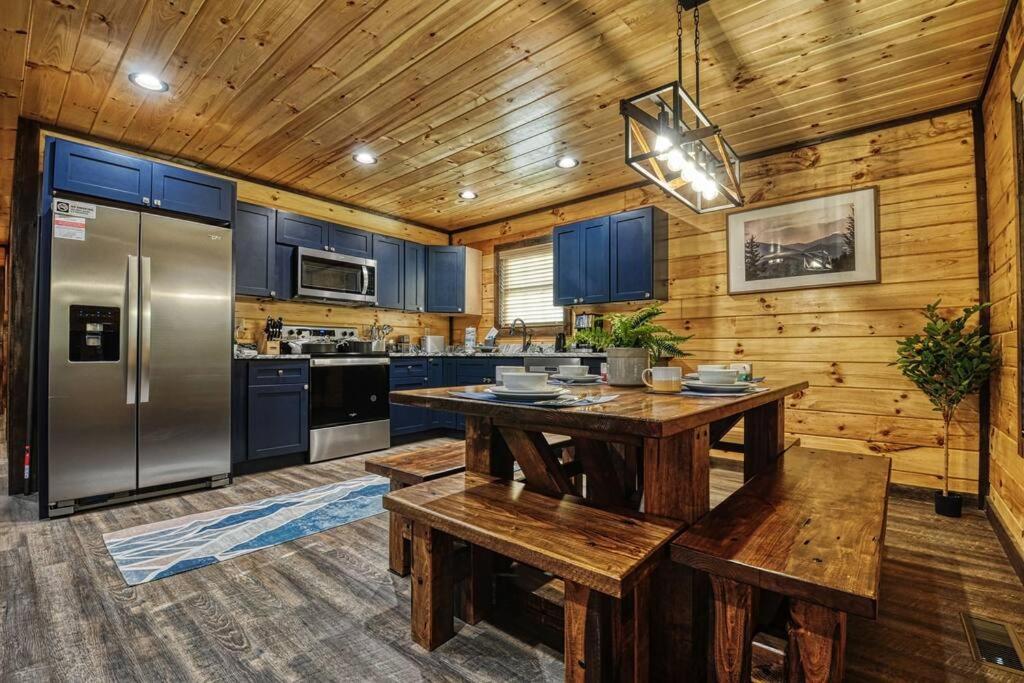Adventure Retreat/Cabin/Pool+Hot Tub/Game Room+Theater Sevierville Extérieur photo