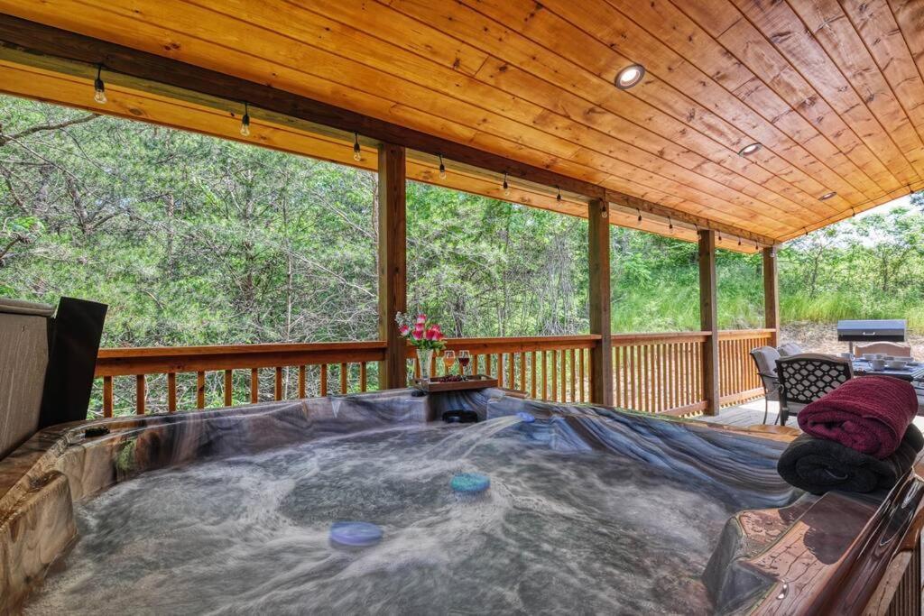 Adventure Retreat/Cabin/Pool+Hot Tub/Game Room+Theater Sevierville Extérieur photo
