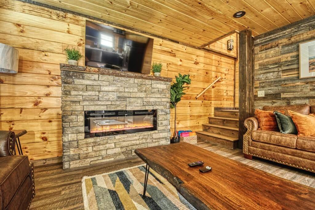Adventure Retreat/Cabin/Pool+Hot Tub/Game Room+Theater Sevierville Extérieur photo