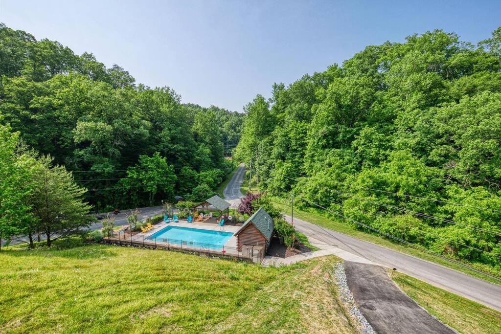 Adventure Retreat/Cabin/Pool+Hot Tub/Game Room+Theater Sevierville Extérieur photo