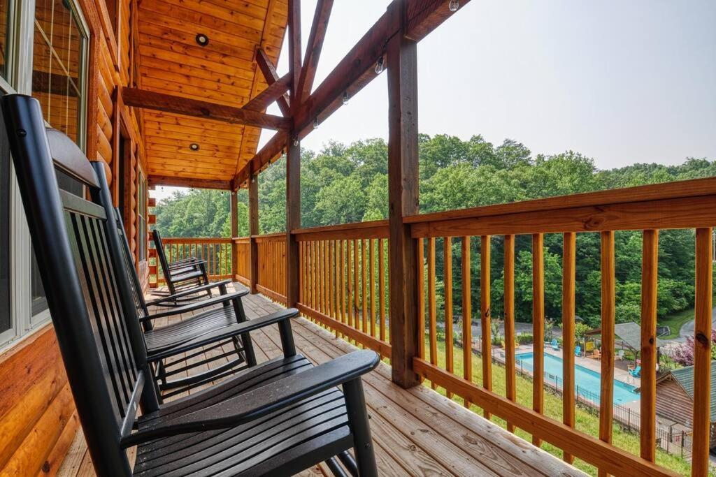 Adventure Retreat/Cabin/Pool+Hot Tub/Game Room+Theater Sevierville Extérieur photo