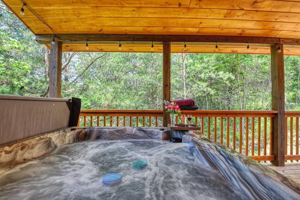 Adventure Retreat/Cabin/Pool+Hot Tub/Game Room+Theater Sevierville Extérieur photo
