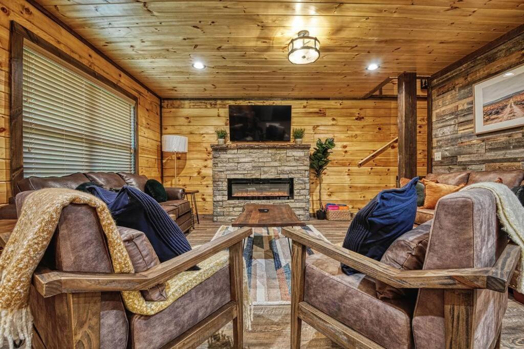 Adventure Retreat/Cabin/Pool+Hot Tub/Game Room+Theater Sevierville Extérieur photo
